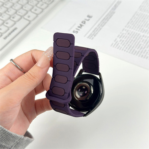 Correa de Silicona con Diseño de Huella de Perro y Cierre Magnético para Apple Watch S11, Compatible con Apple Watch de 10.ª Generación 98765SE para Mujer - Product Image 6