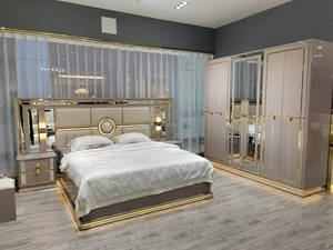 Élégant et Luxueux Ensemble de Meubles de Chambre King Size avec Éclairage LED et Finition Laquée Brillante - Product Image 2