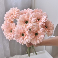 Bunga Gerbera Daisy Buatan Tangan Tangkai Tunggal dari Kain Sutra Realistis untuk Dekorasi Pernikahan, Hari Ibu, dan Rangkaian Bunga Rumah