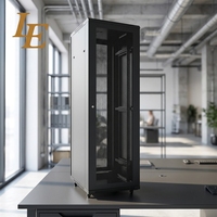 Rak Server Kabinet Jaringan Pusat Data Berdiri Lantai Baja 10U 800*800mm Tersedia