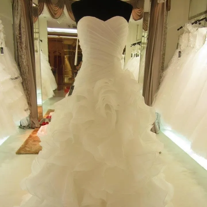 नई शैली सफेद strapless बड़ा अनुगामी लक्जरी शादी की पोशाक उच्च अंत अनुकूलित