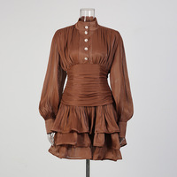 Robe haut de gamme 2026 Ramadan style rétro décontractée pour soirée, unie, à volants, coupe ajustée, mini, taille cintrée, col montant, boutonnée
