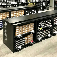 Étagères de magasin de vêtements de sport personnalisées, murs de présentation de chaussures de style entrepôt, présentoirs de chaussures pour magasins de liquidation, armoires de présentation de chaussures pour magasins à prix réduits