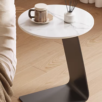 Table basse en bois massif durable avec plateau en marbre et structure en métal, design moderne pour salon et balcon, petite taille