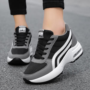 Zapatillas casuales de mujer de talla pequeña con malla grande, aumento de altura, amortiguación de aire y suela gruesa para caminar cómodamente - Product Image 1