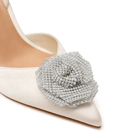 Sandales à talons aiguilles en satin blanc, bout pointu, sexy, de luxe, avec fleurs et strass, pour mariage, chaussures de mariée, escarpins slingback pour femme