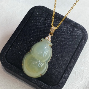 Pendentif en gourde en jadéite birmane de qualité A en or 18 carats avec diamant naturel, bijoux en jade de couleur naturelle pour femmes, à porter au quotidien et en cadeau - Product Image 4