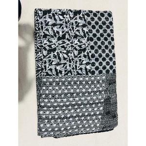 Colcha de algodón Kantha estampada a mano con técnicas artesanales y tela ligera para un descanso relajado - Product Image 2