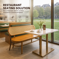 Holzbank-Esstisch-Set mit Stühlen und Tischen für Restaurants, mit Rattan-Rückenlehne, Weißer Marmortisch, Goldener Sockel, Gewerbliche Qualität