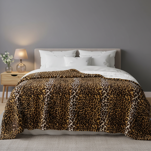 Couverture en flanelle 100% polyester, douce et légère, imprimé léopard, impression numérique, style Japandi pour la maison, le lit et le canapé - Product Image 1