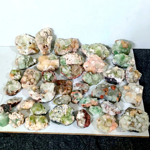 Spécimens de géodes d'apophyllite verte naturelle, collection de cristaux de pierres brutes du Maharashtra - Product Image 1