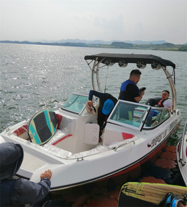 Barco Deportivo de Fibra de Vidrio FRP Bowrider de Última Generación en Venta - Product Image 2