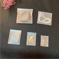 Sac en plastique givré texturé hautement scellé pour un rangement pratique des colliers et autres bijoux