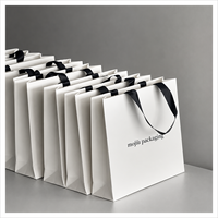 Sac shopping en papier blanc avec poignées en ruban noir, emballage cadeau personnalisé avec logo pour boutiques, magasins de détail et marques de mode
