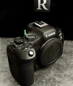 Appareil photo professionnel hybride plein format d'occasion Canon EOS R6 Mark III - Product Image 3