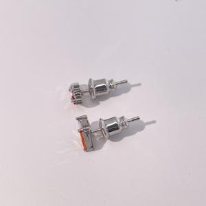 Pendientes de Botón Clásicos y Sencillos para Mujer, de Tianyu Gems, Chapados en Oro, con Circonita Cúbica en Corte Esmeralda, Color Morado y Rojo. - Product Image 3