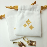 Petite pochette promotionnelle à cordon pour boucles d'oreilles Logo personnalisé Emballage de sac à bijoux en daim