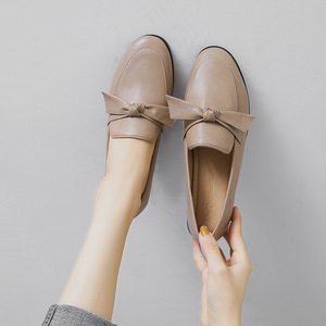 2025 automne nouveaux mocassins polyvalents semelle plate <span class=keywords><strong>chaussure</strong></span> unique un <span class=keywords><strong>pied</strong></span> coup de <span class=keywords><strong>pied</strong></span> britannique femmes petites chaussures en cuir grande taille - Product Image 1