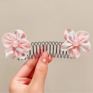 This trendy new hair comb for kids, featuring a cute cartoon design, is perfect for girls and can be used as a hair <b>clip</b> or - Product Image 3