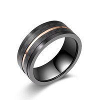 Bague unique bicolore rose noire Bague de style européen et américain pour homme Bague en acier inoxydable en fibre de carbone