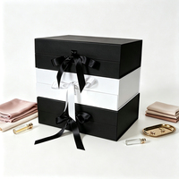 Boîte cadeau magnétique pliable de luxe personnalisée avec ruban, emballage en carton rigide noir et blanc pour vêtements, bijoux, cadeaux de mariage