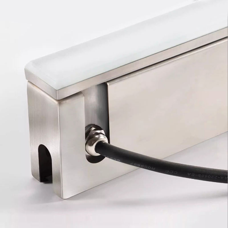 สีเทาเข้ม