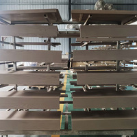 Conception moderne de qualité supérieure personnalisée bande de roulement d'escalier 0 degré à nez haut processus de peinture de qualité supérieure pour les pièces de marches d'escalier en bois