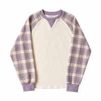 T-shirt à manches raglan en coton 220 GSM avec impression DTG, motif à carreaux, design rétro avec points en V, col rond, tricot gaufré, manches longues, unisexe