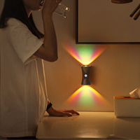 Applique murale LED rechargeable à éclairage haut et bas, lampe murale à détecteur de mouvement avec 2 modes : marche constante / mode détecteur