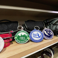 Breloque de sac en métal écologique avec logo personnalisé, boucle brodée, cœur en sequins, accessoire décoratif en résine 3D pour sacs, ceintures, chaussures