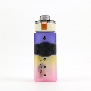 <span class=keywords><strong>2023</strong></span> logotipo personalizado reutilizable 550/720/900ml gimnasio deportes botella de agua con paja escarcha colorido plástico cuadrado para viajes - Product Image 6