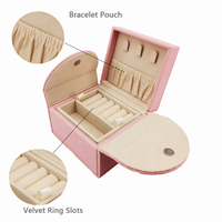 We lady — boîte à bijoux, coffre-cadeau avec logo et collier