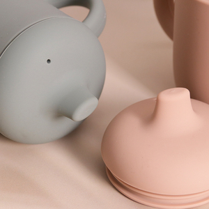 Tasse d'apprentissage en silicone anti-fuite pour bébé à 360 degrés avec poignées – Tasse d'apprentissage en silicone pour bébé - Product Image 6