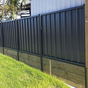 Clôture de <span class=keywords><strong>jardin</strong></span> extérieure fabriquée en Australie, clôture en tôle métallique <span class=keywords><strong>GAI</strong></span>, revêtement en poudre noire, résistante aux termites, ignifuge, clôture Colorbond - Product Image 6