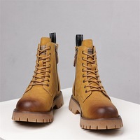 Prêt à expédier – Vente en gros – Faible MOQ – Bottes en cuir pour hommes mi-mollet avec fermeture éclair latérale et semelle en caoutchouc robuste – Jaune et noir