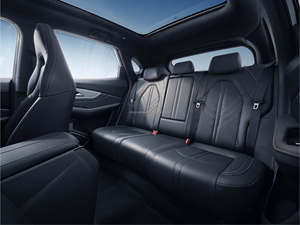 Nouvelles voitures 2025 Dongfeng Forthing Friday REEV Voitures hybrides à intérieur foncé, climatisation automatique, écran tactile, système d'infodivertissement - Product Image 2