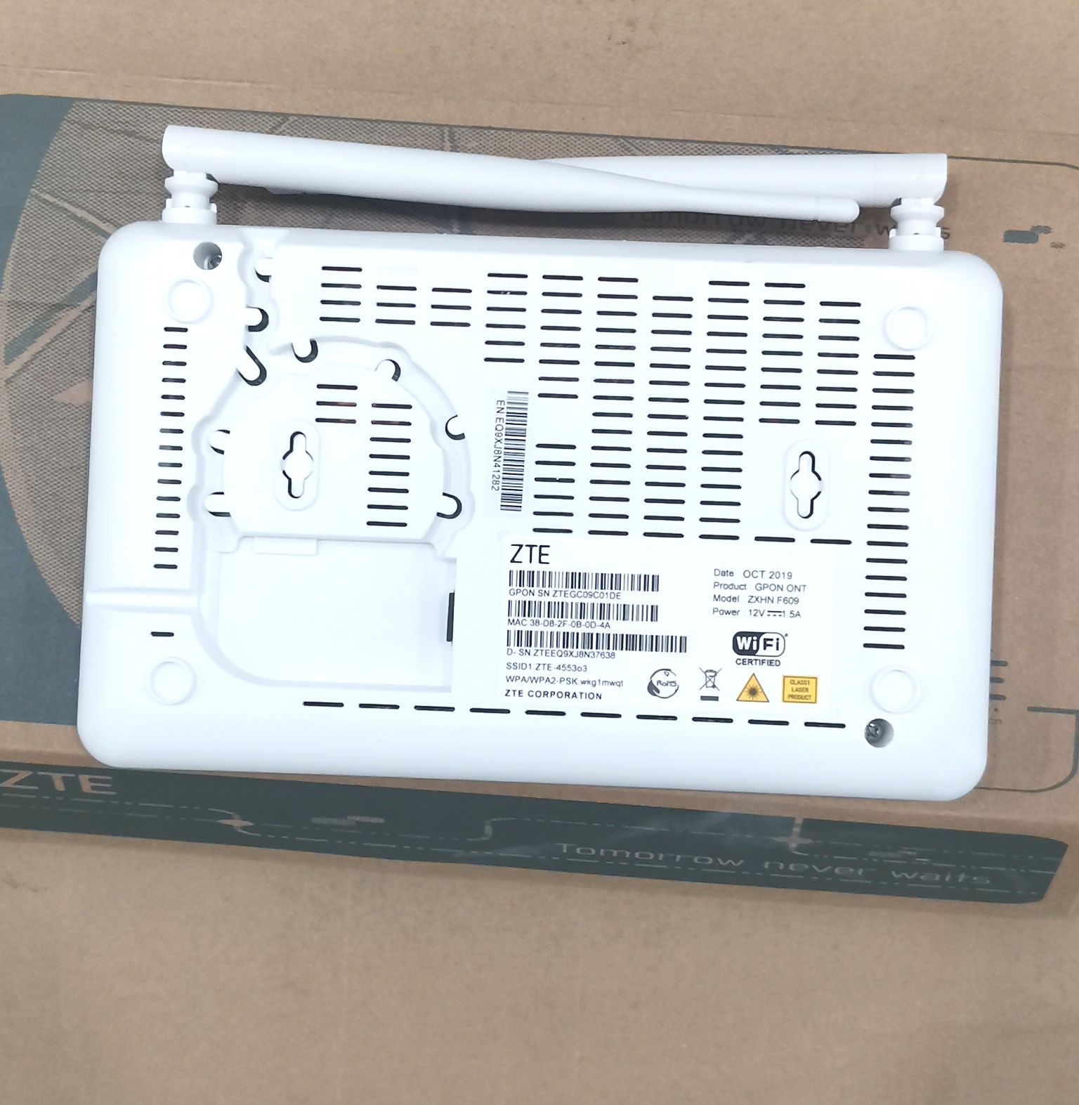 ZTE GPON ONU ZXHN F609: 4GE Gigabit Ethernet Router with WiFi