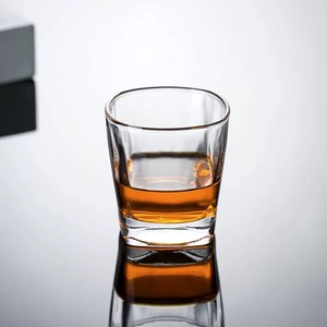 Vaso <span class=keywords><strong>de</strong></span> <span class=keywords><strong>whisky</strong></span> Bourbon Lowball con logotipo personalizable, vaso <span class=keywords><strong>de</strong></span> chupito <span class=keywords><strong>de</strong></span> <span class=keywords><strong>whisky</strong></span> <span class=keywords><strong>de</strong></span> base pesada cuadrado transparente clásico para Bar - Product Image 5