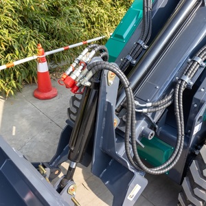 Mini-chargeur polyvalent à bras télescopique, capacité de charge de 500 kg, hauteur de levage de 3350 mm, cabine fermée pour projets agricoles, de ranchs et de fermes familiales aux États-Unis - Product Image 6
