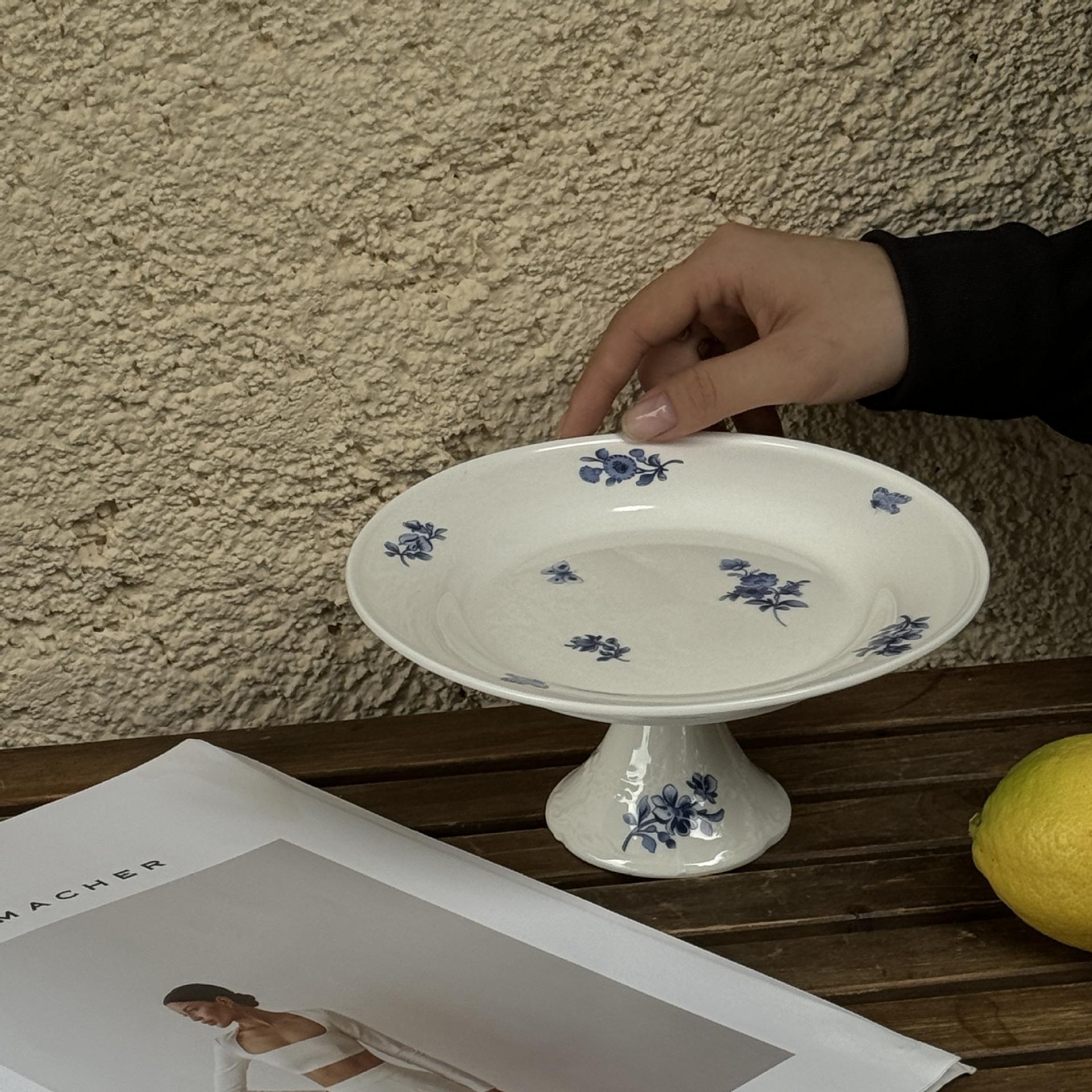 Retro blue floral high foot plate 18.5*8.5