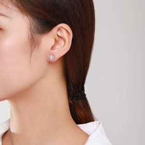 Versión personalizable en cobre. Románticos y lujosos pendientes de plata de ley S925 con circonita redonda brillante en forma de girasol para ella. - Product Image 4