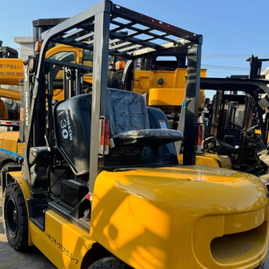 รถยกดีเซล Komatsu FD30 FD50 FD70 มือสองคุณภาพสูง 7 ตัน พร้อมเสากระโดงสองตอน ยางตัน ผลิตในญี่ปุ่น พร้อมความสามารถสำหรับใช้งานออฟโรด - Product Image 1