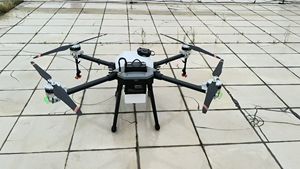 Four Axis 20L 20KG Agriculture Use Drone with Pump & Motor Eco-Friendly FPV Sprayer for Crops and Fruit <b>Trees</b> - Product Image 5