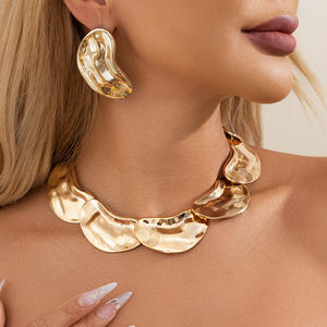 J 2026 Nueva Moda Collar Gargantilla de Aleación de Zinc con Diseño Irregular de Empalme de Eslabones, Unisex, Diseño Exagerado, Joyería Versátil que Combina con Todo - Product Image 2