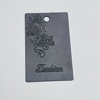 Label Gantungan PVC Teknologi Kustom Berkualitas Super dengan Logo Cap Emas Cap Perak Embossed