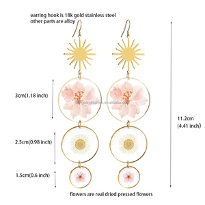 <span class=keywords><strong>Orecchini</strong></span> Pendenti da Donna <span class=keywords><strong>con</strong></span> Fiori Veri Essiccati e Pressati (Spigolo, Margherita) Placcati Oro, <span class=keywords><strong>con</strong></span> Gancio in Acciaio Inossidabile - Product Image 6