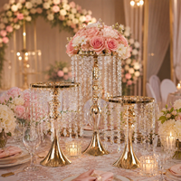 Décorations et accessoires pour fêtes de mariage : centres de table romantiques vintage en métal et acrylique doré pour aménagement de lieux et tables