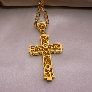 Collier pendentif croix en alliage de zinc or et argent, serti pavé, design ajouré, pour homme, bijou cadeau - Product Image 2