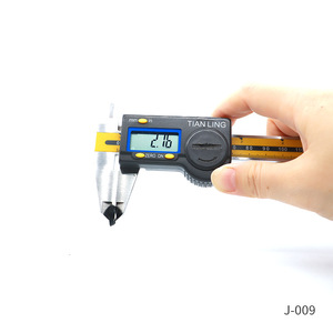 Joint plat en plastique noir, épaisseur 2 mm, isolation et étanchéité pour huiles avec attaches J-009 - Product Image 1