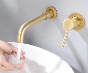 ก๊อกน้ำอ่างล้างหน้าแบบติดผนัง 2 รู ดีไซน์ทันสมัย ปี 2025  วัสดุเซรามิกและทองเหลืองขัดเงา สีทอง - Product Image 4